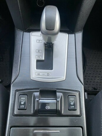 subaru-legacy-bensin-2014-big-17