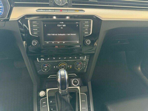 volkswagen-passat-elektrisitetbensin-2017-big-24