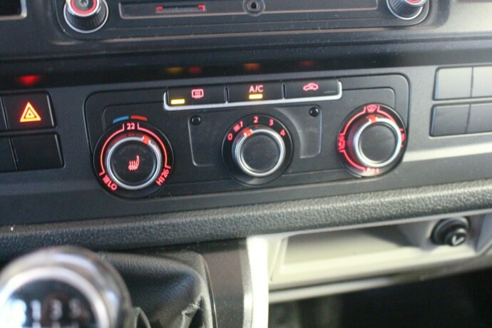 volkswagen-transporter-diesel-2017-big-14