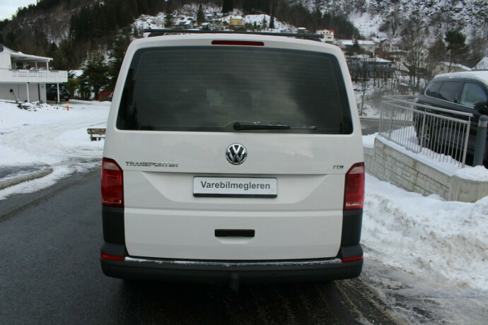 volkswagen-transporter-diesel-2017-big-4