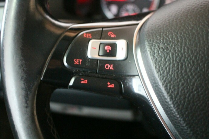 volkswagen-transporter-diesel-2017-big-11