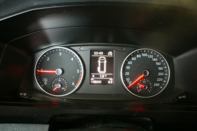 volkswagen-transporter-diesel-2017-big-10