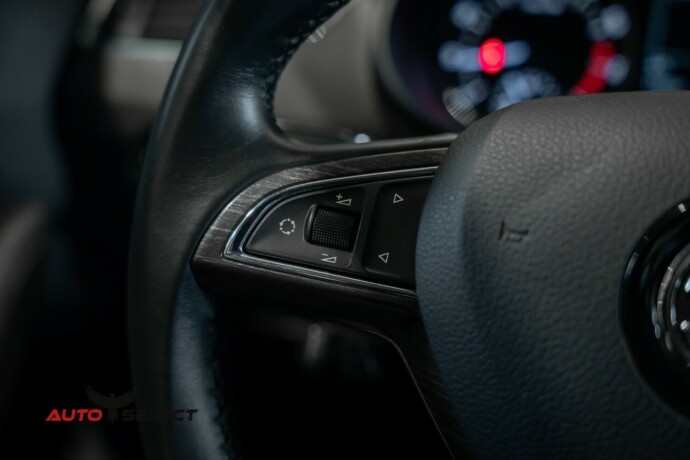 skoda-octavia-scout-bensin-2015-big-29