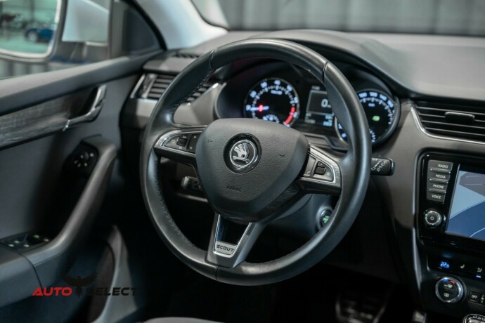 skoda-octavia-scout-bensin-2015-big-25