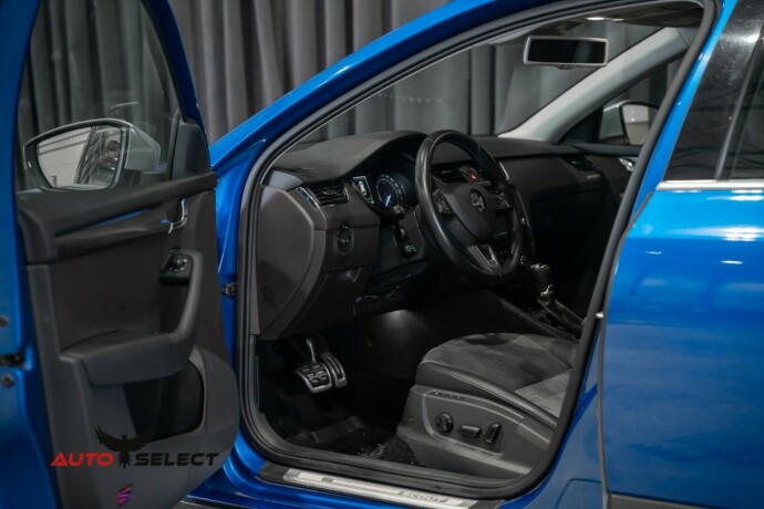 skoda-octavia-scout-bensin-2015-big-20