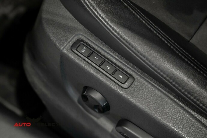 skoda-octavia-scout-bensin-2015-big-23