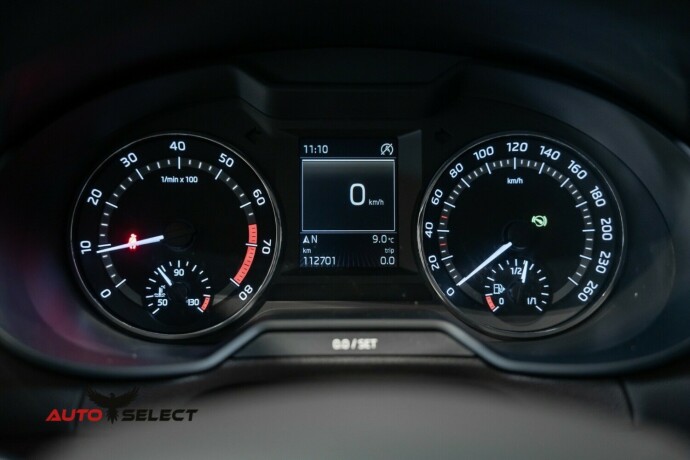 skoda-octavia-scout-bensin-2015-big-30