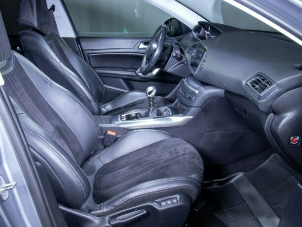 peugeot-308-bensin-2014-big-46