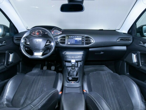 peugeot-308-bensin-2014-big-38