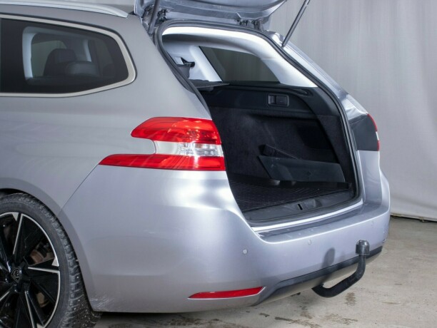 peugeot-308-bensin-2014-big-9