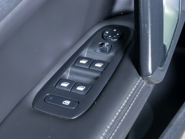 peugeot-308-bensin-2014-big-18