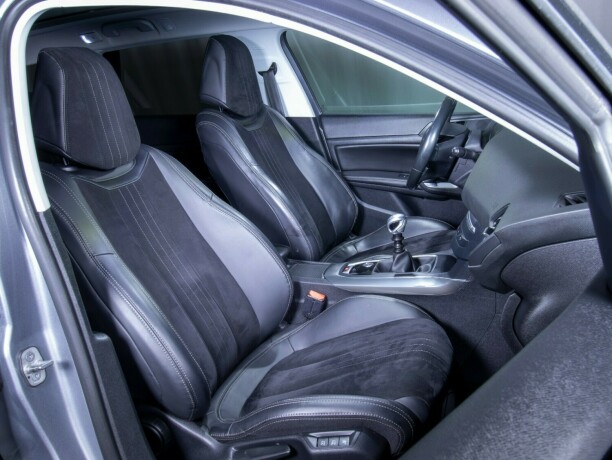 peugeot-308-bensin-2014-big-47