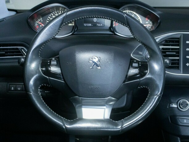 peugeot-308-bensin-2014-big-27