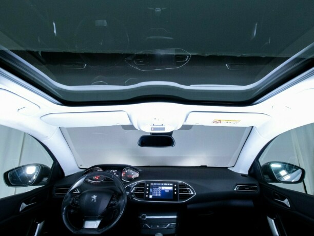 peugeot-308-bensin-2014-big-39