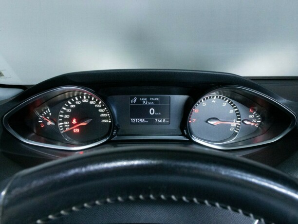 peugeot-308-bensin-2014-big-21