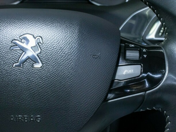 peugeot-308-bensin-2014-big-23