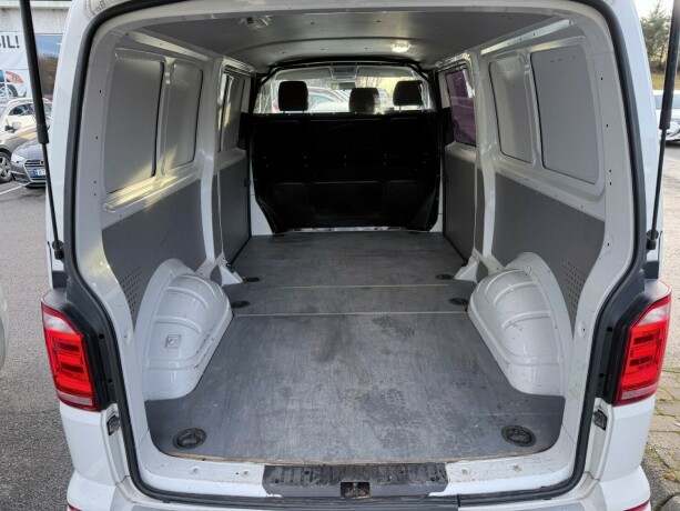 volkswagen-transporter-diesel-2019-big-6