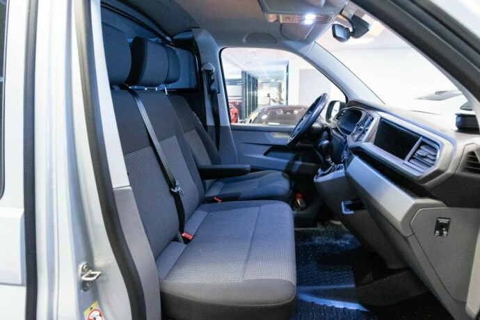 volkswagen-transporter-diesel-2023-big-9