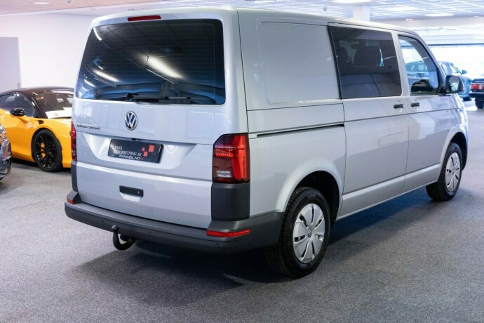 volkswagen-transporter-diesel-2023-big-2