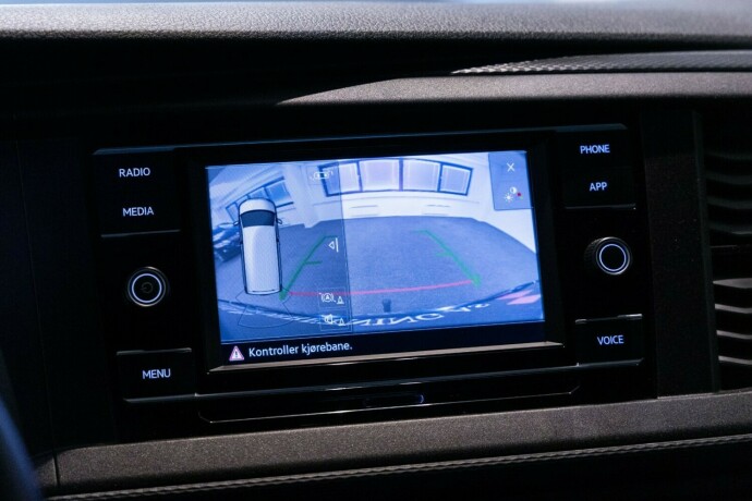 volkswagen-transporter-diesel-2023-big-15