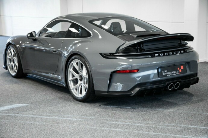 porsche-911-bensin-2025-big-1
