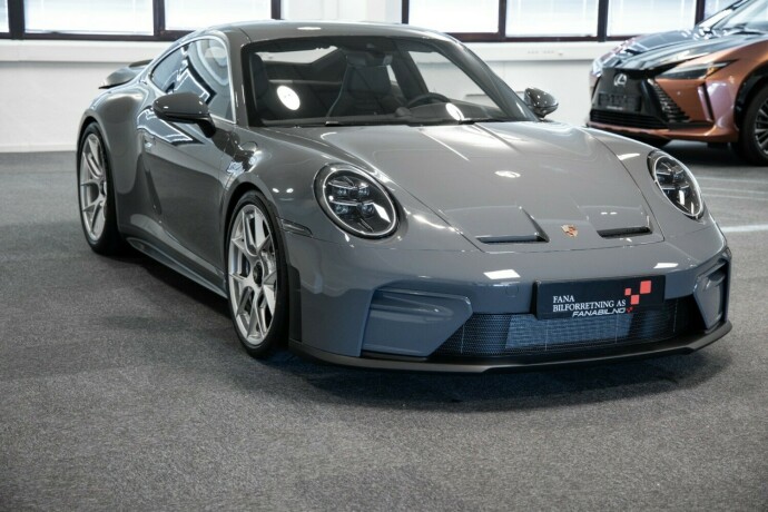 porsche-911-bensin-2025-big-3