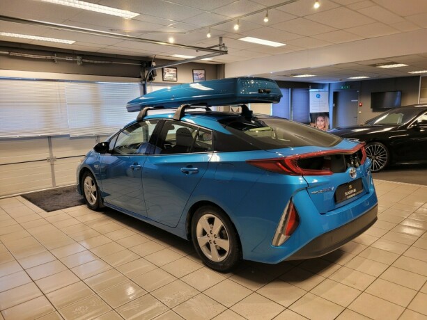 toyota-prius-plug-in-petrol-2018-big-6