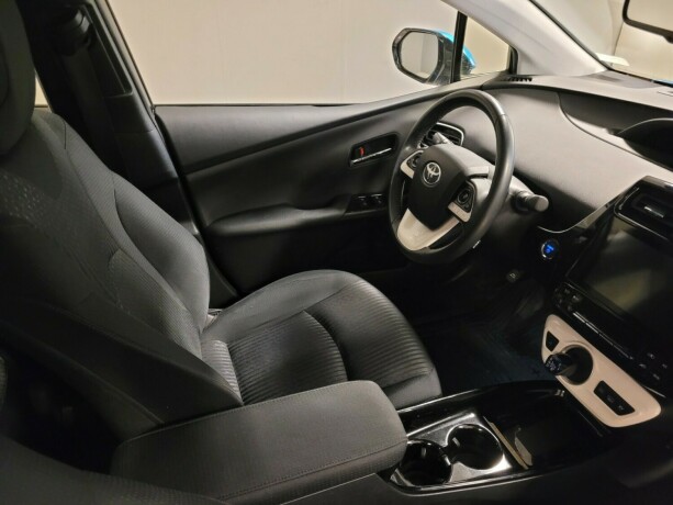 toyota-prius-plug-in-petrol-2018-big-15