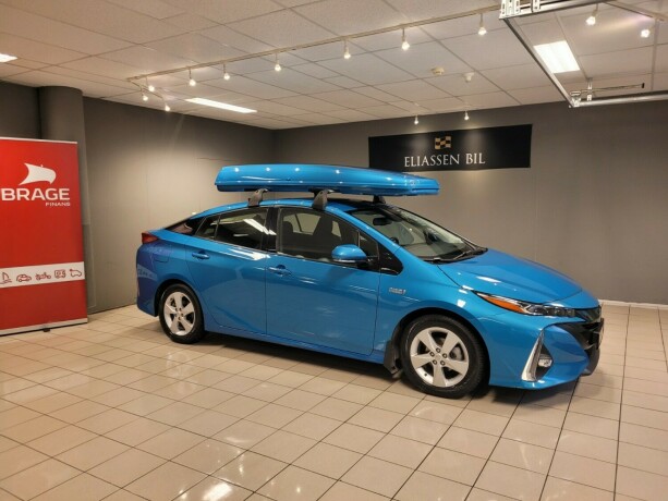 toyota-prius-plug-in-petrol-2018-big-2