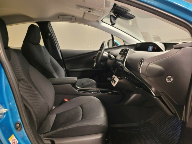 toyota-prius-plug-in-petrol-2018-big-12