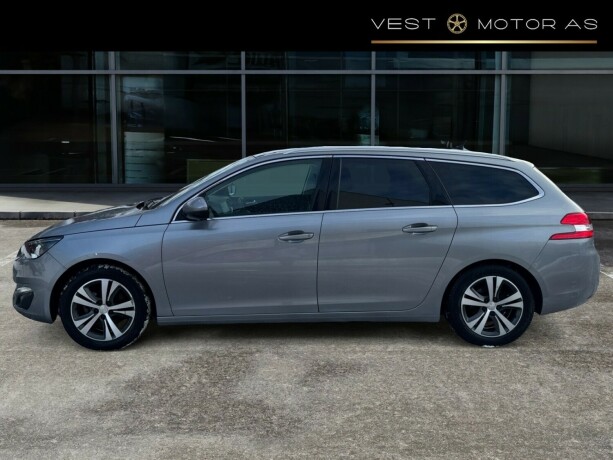 peugeot-308-bensin-2017-big-3