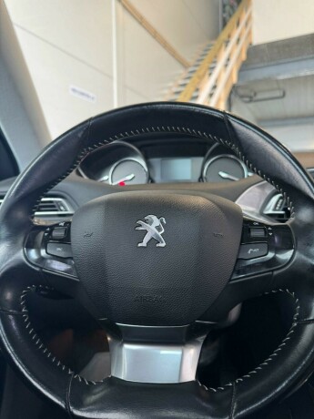 peugeot-308-bensin-2017-big-15