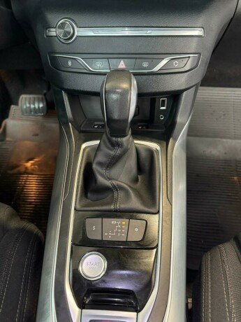 peugeot-308-bensin-2017-big-17