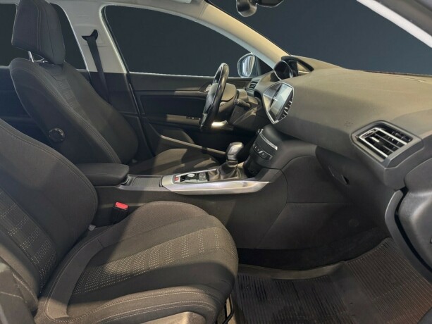 peugeot-308-bensin-2017-big-11