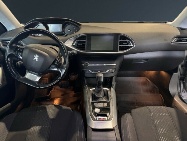 peugeot-308-bensin-2017-big-9