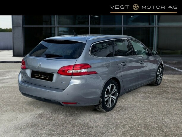 peugeot-308-bensin-2017-big-6