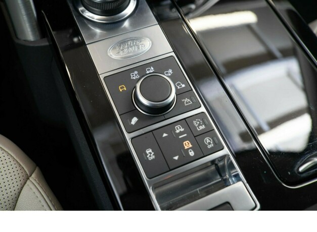 land-rover-discovery-bensin-2017-big-16