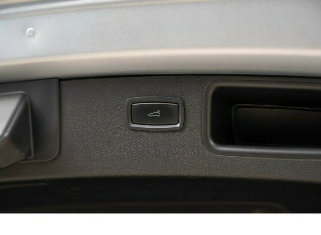 porsche-macan-bensin-2016-big-39