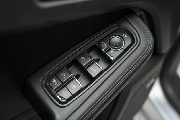 porsche-macan-bensin-2016-big-36