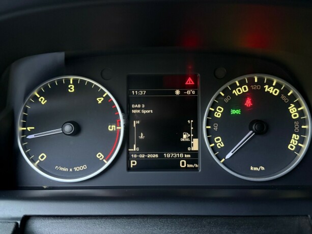 land-rover-discovery-diesel-2016-big-15