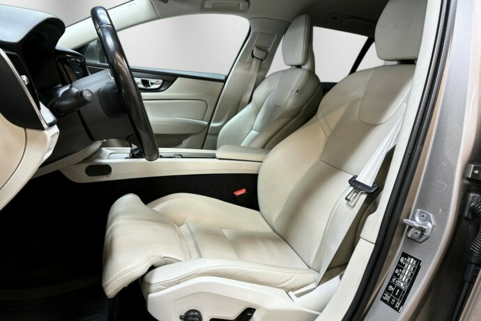 volvo-v60-diesel-2019-big-21