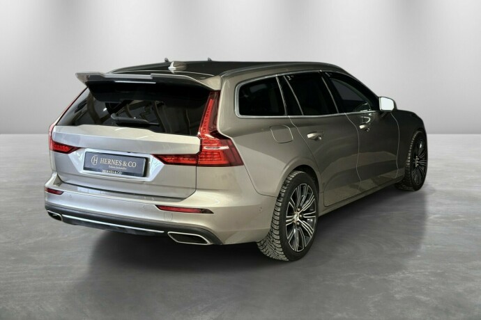 volvo-v60-diesel-2019-big-4
