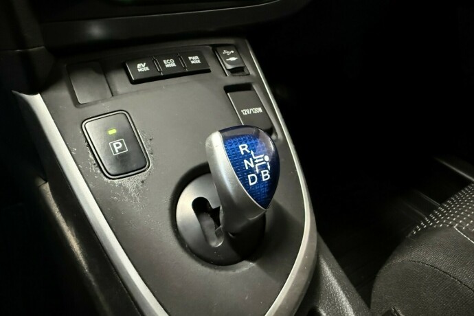 toyota-auris-elektrisitetbensin-2014-big-17