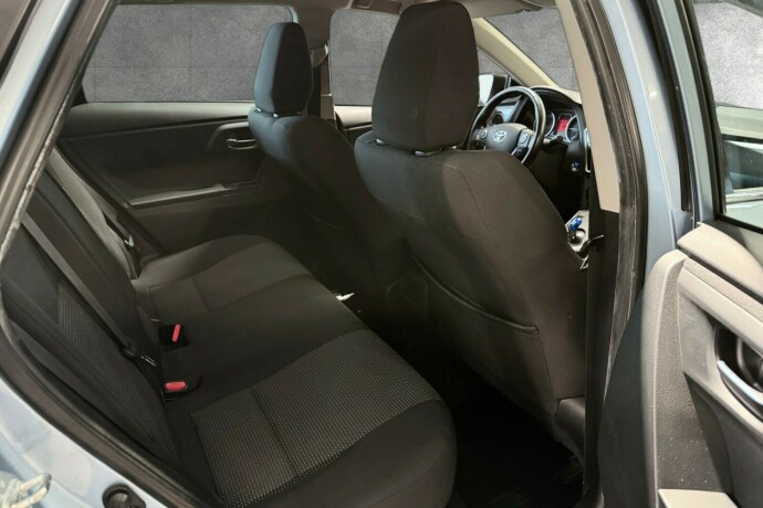 toyota-auris-elektrisitetbensin-2014-big-15