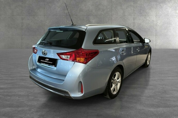 toyota-auris-elektrisitetbensin-2014-big-5