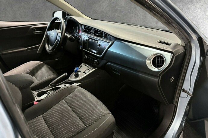 toyota-auris-elektrisitetbensin-2014-big-18