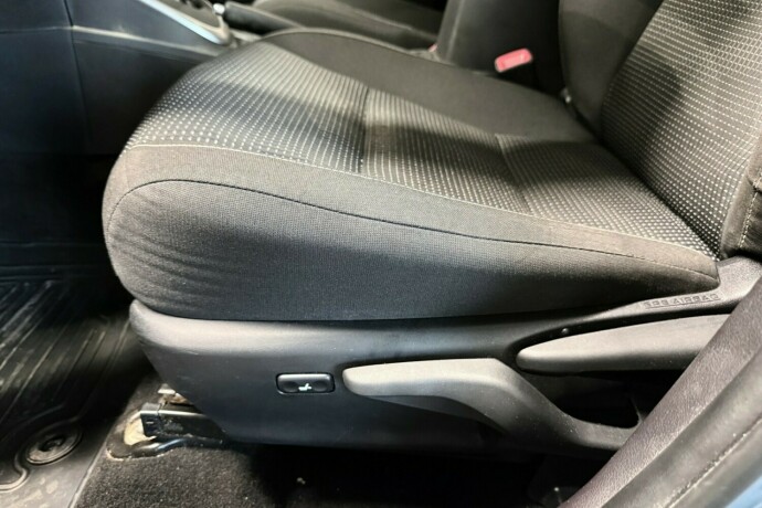 toyota-auris-elektrisitetbensin-2014-big-25