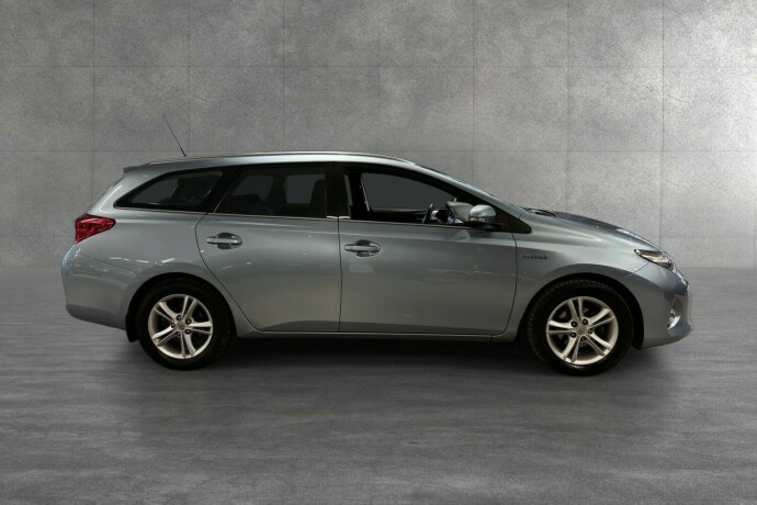 toyota-auris-elektrisitetbensin-2014-big-6