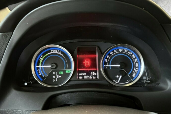 toyota-auris-elektrisitetbensin-2014-big-24