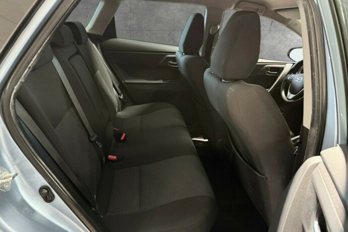 toyota-auris-elektrisitetbensin-2014-big-14